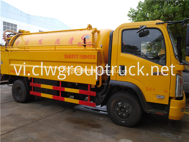 Suction Sewage Truck 1